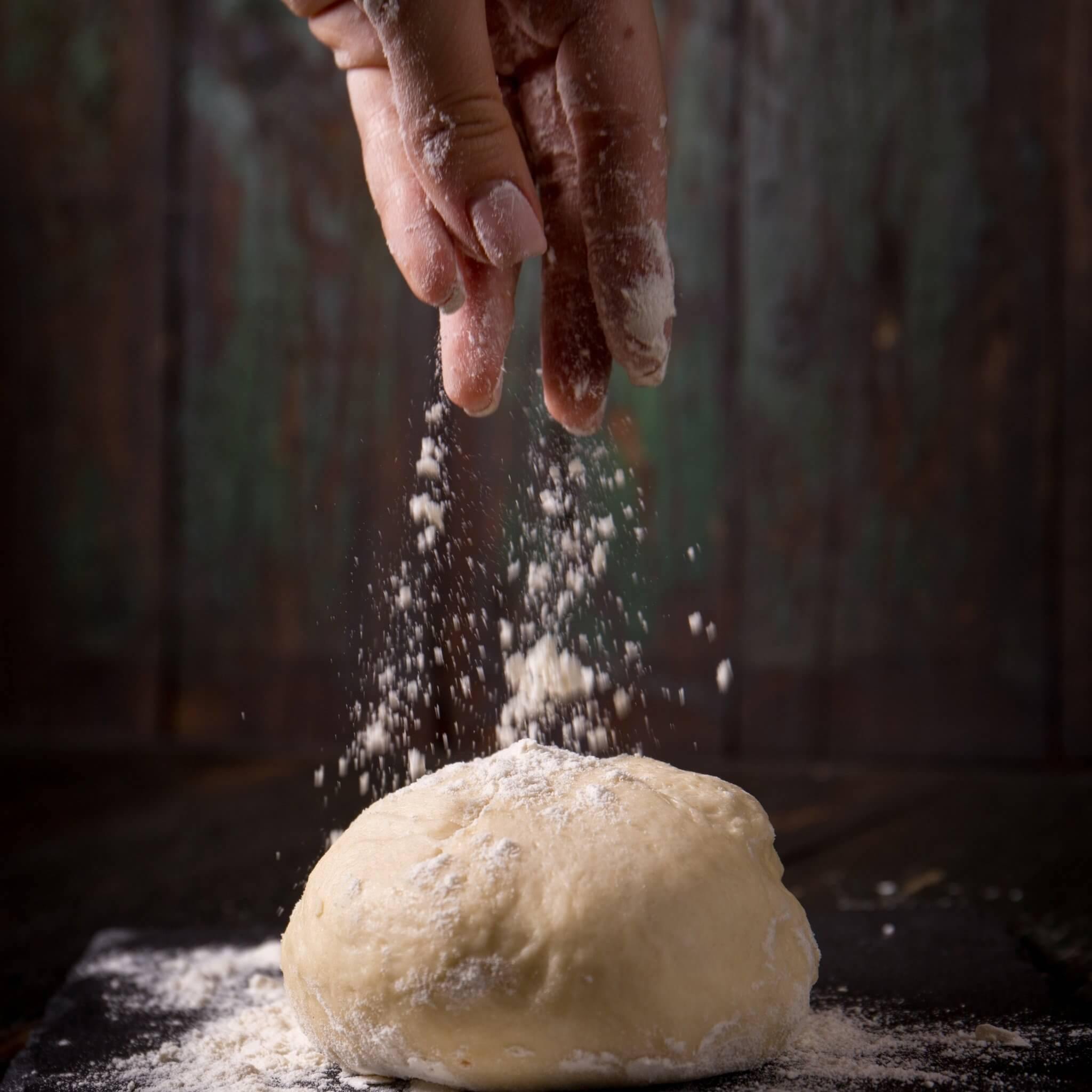 "Perfectly baked Italian pizza crust using Polselli 00 Pizza Flour (Super) 55 lbs bag for professional results."